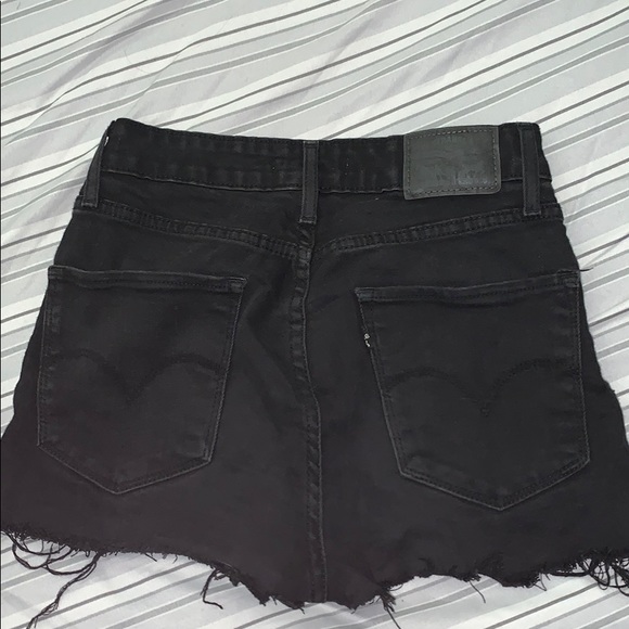 black Levi’s shorts - Picture 4 of 6